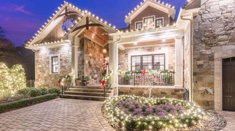 Brightening Homes For The Holidays With Professional Christmas Light Installers In Virginia Beach